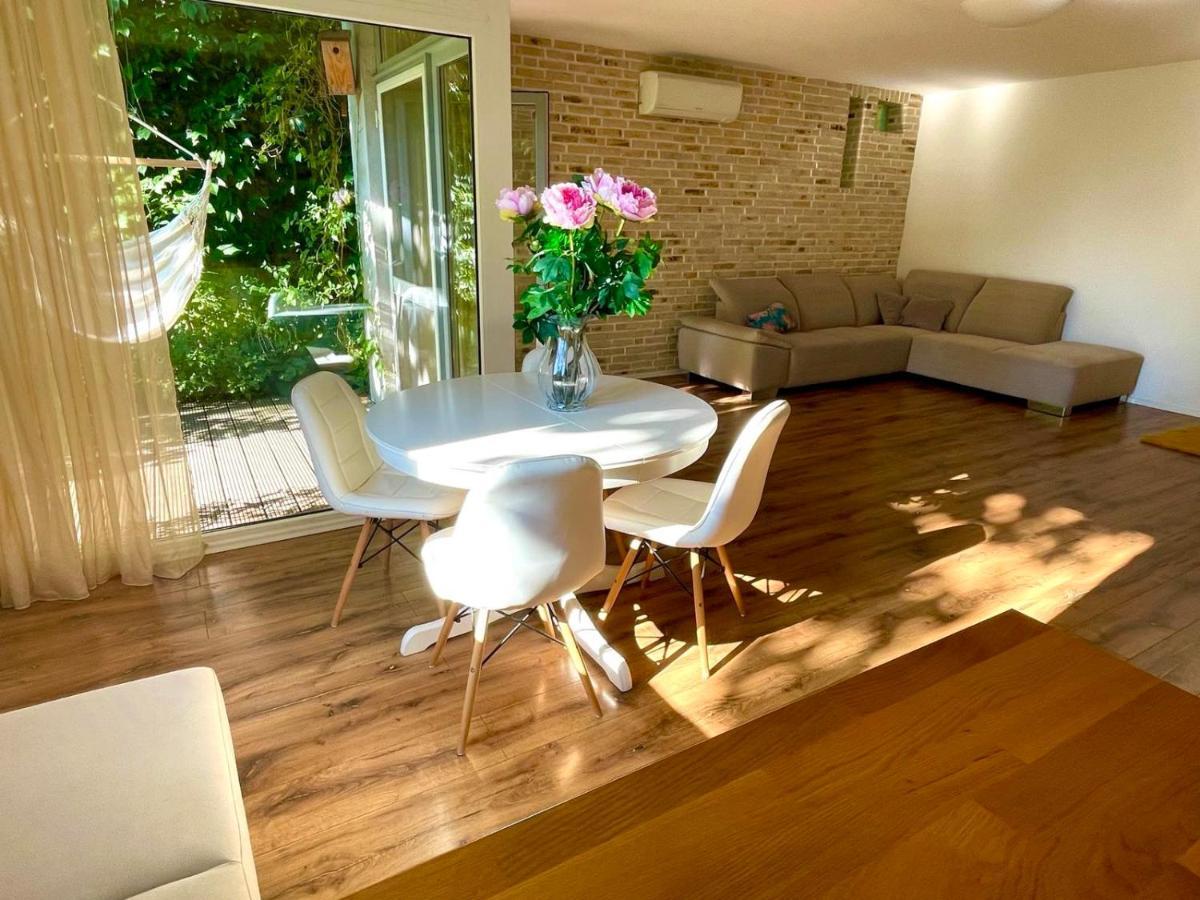 70M2 Romantic Living In The Old Town With Garden 布拉迪斯拉发 外观 照片