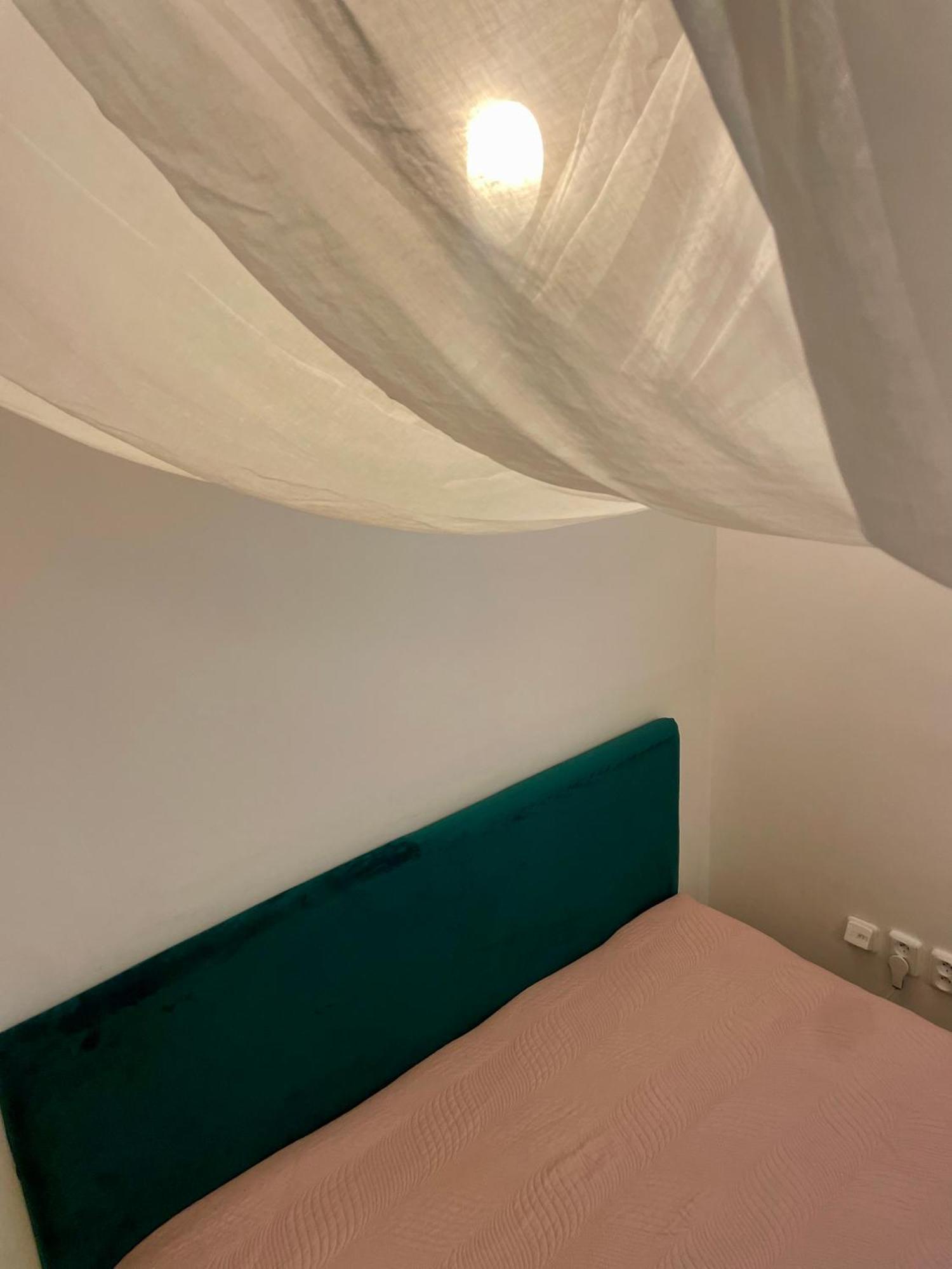 70M2 Romantic Living In The Old Town With Garden 布拉迪斯拉发 外观 照片
